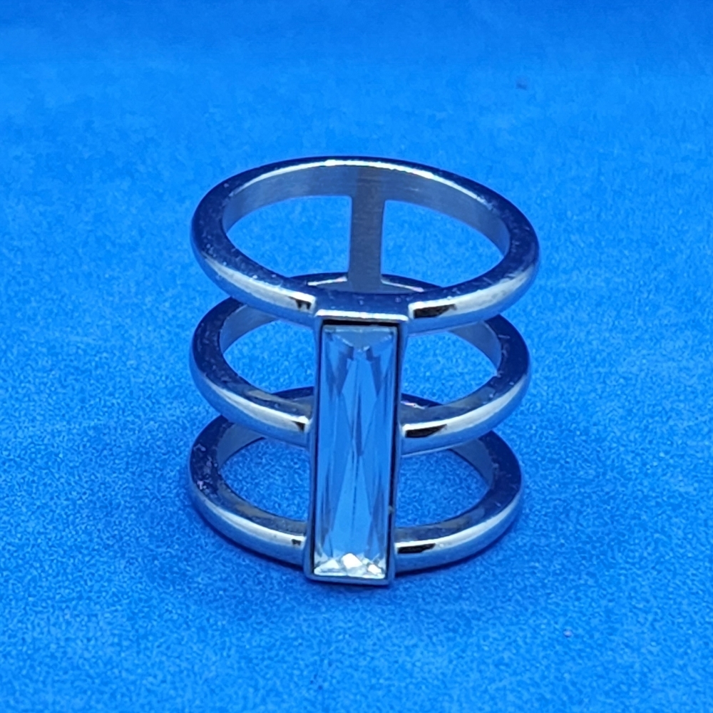 BRAND NEW! Silver Tone Bling Ring